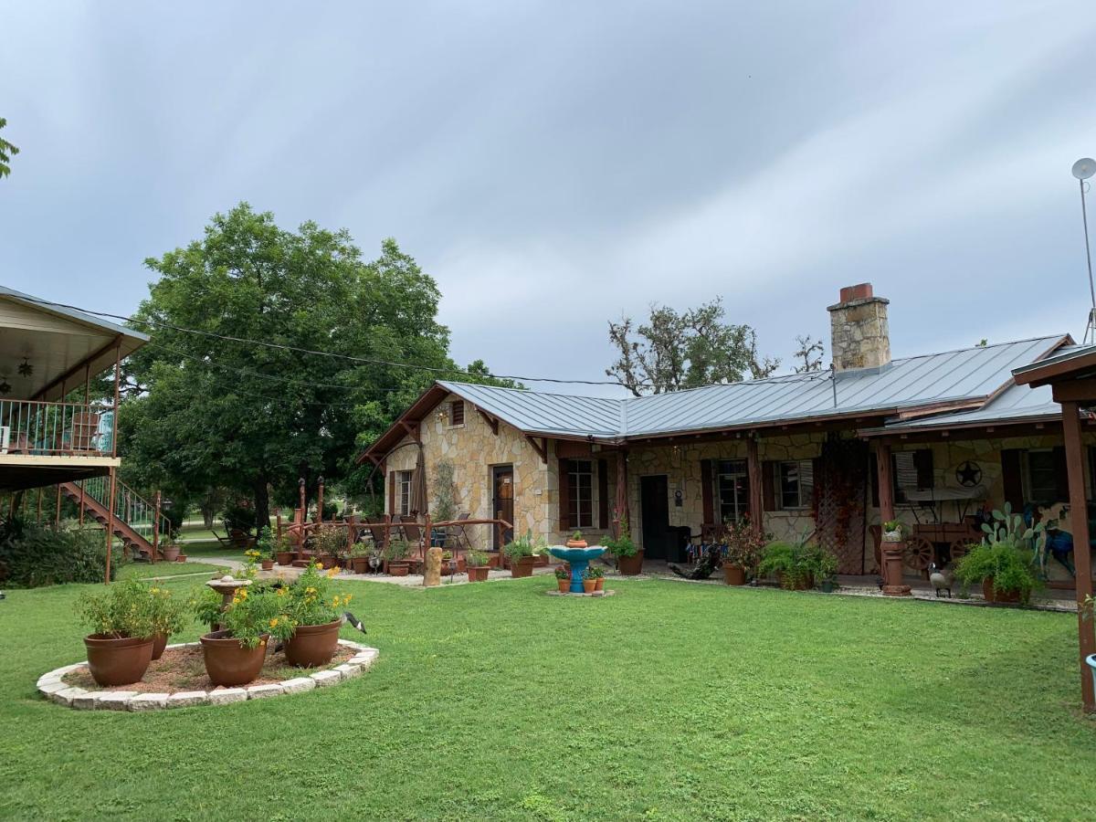 Diamond H Lodge B&B แบนเดอรา ภายนอก รูปภาพ