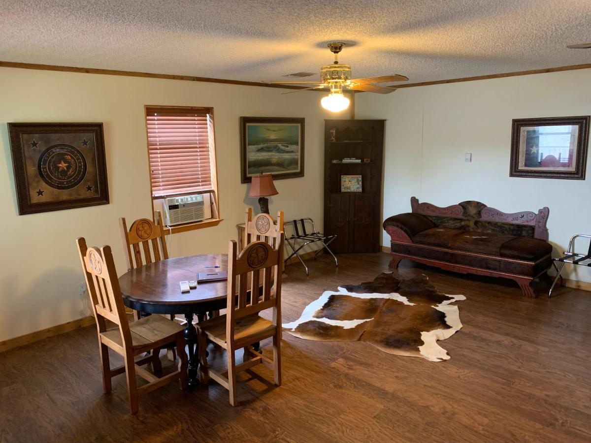 Diamond H Lodge B&B แบนเดอรา ภายนอก รูปภาพ